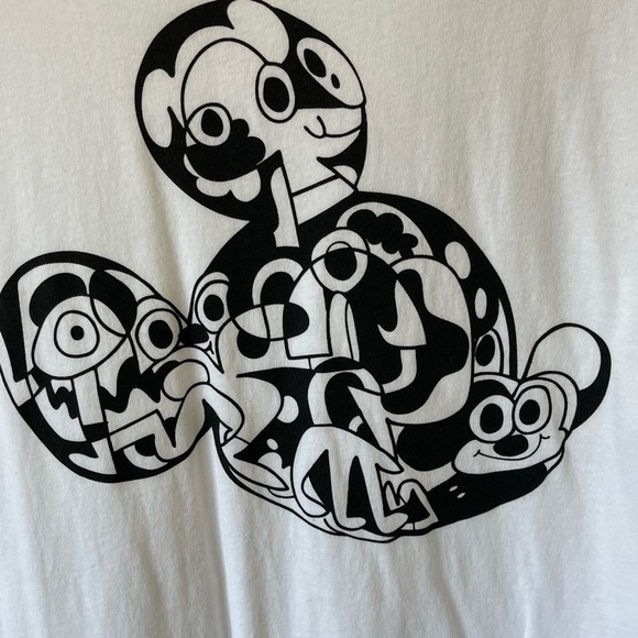 Disney Jon Bugerman design tee shirt in a extra large NWT - Picture 14 of 14